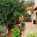 Purple_rose_apartment